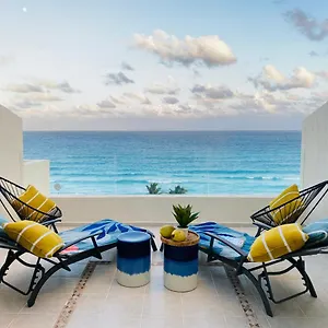 https://ocean-view-three-story-penthouse-by-the-beach.quintano-roohotels.com