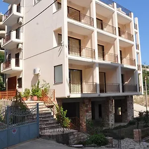 Hotel Nikos And