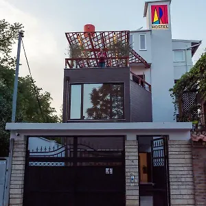 art-hostel-tirana.hotels-in-tirana.com/