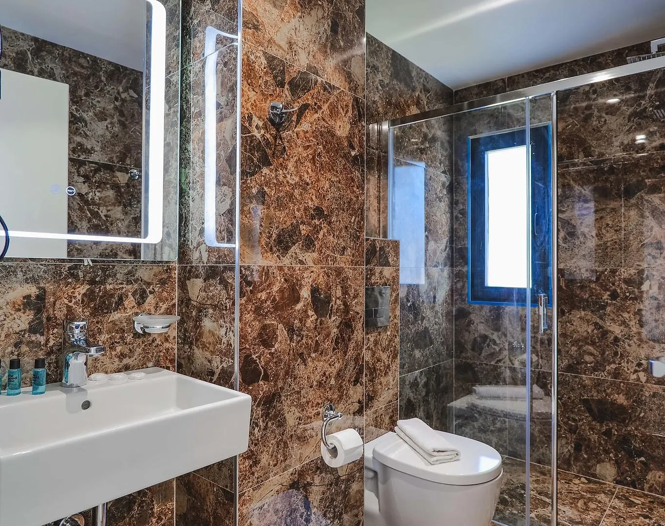 Hotel Alpha Sarande 3*,